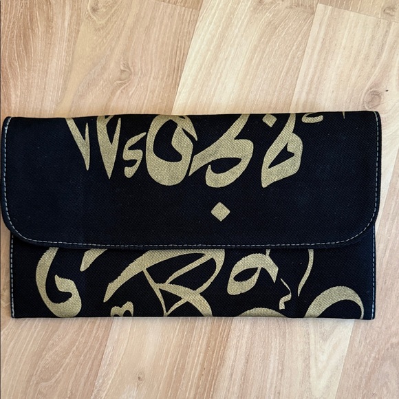 Black and Gold Arabic Calligraphy Clutch - Picture 3 of 11